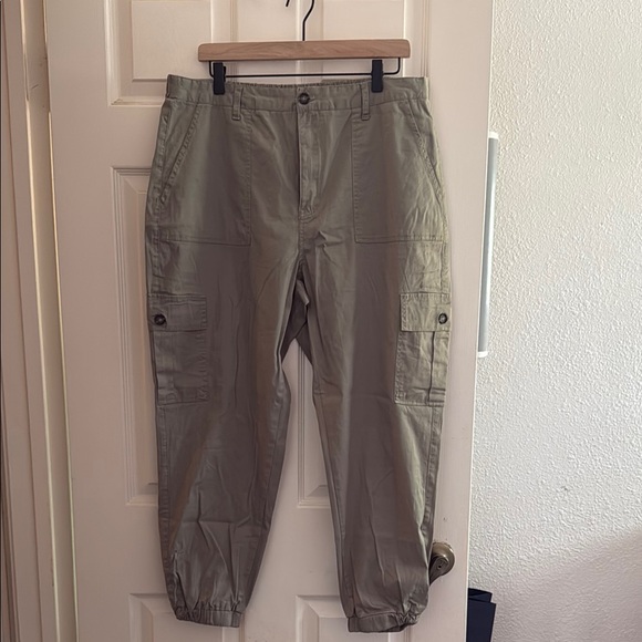 Pants - Women's Olive Cargo Pants